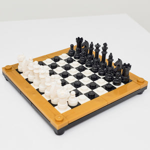 Complete Chess Set with Standard Board and Brick Separator